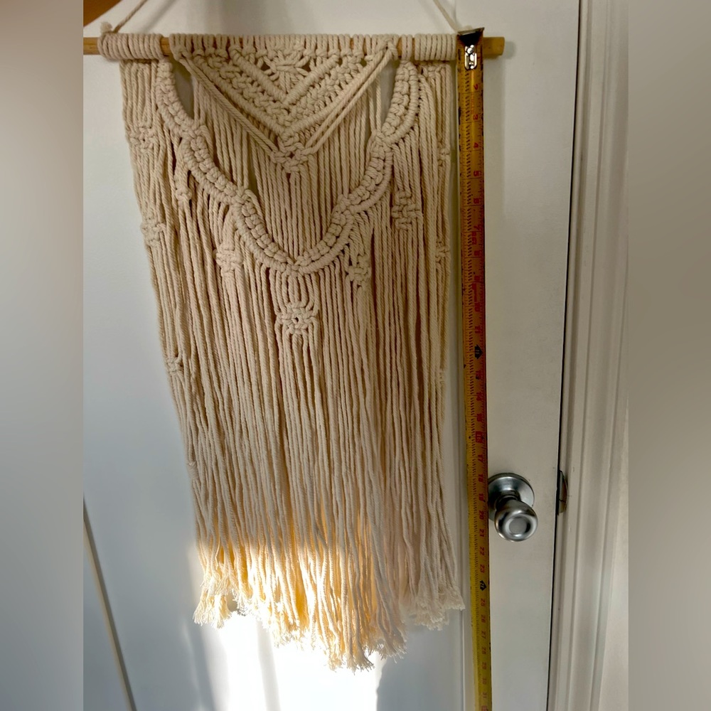 Macrame wall hanging. - Picture 2 of 3